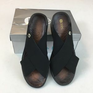 BZees slip on black wedge sandals